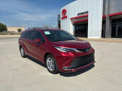 2023 Toyota Sienna Limited