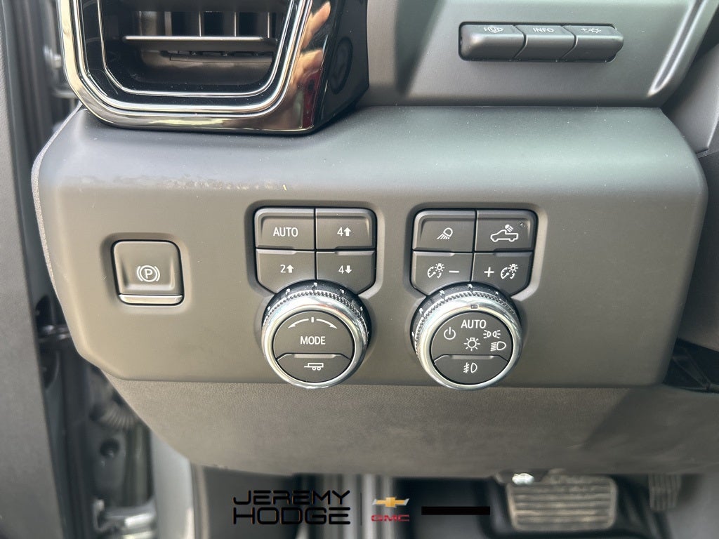 2025 GMC Sierra 1500 AT4