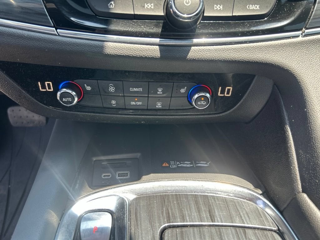 2023 Buick Enclave Essence